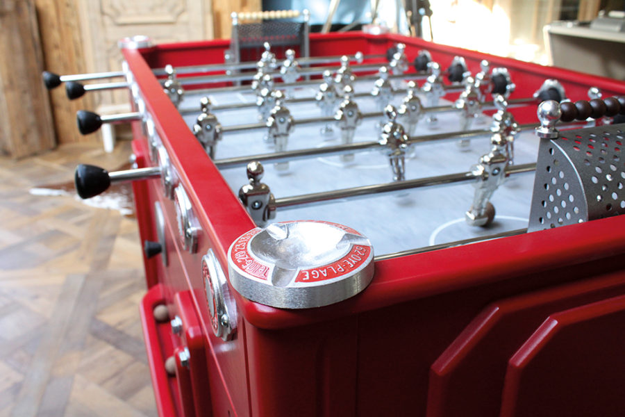 Chic et vintage, le baby foot New Rétro signé Debuchy By Toulet est idéal pour votre décoration intérieur.