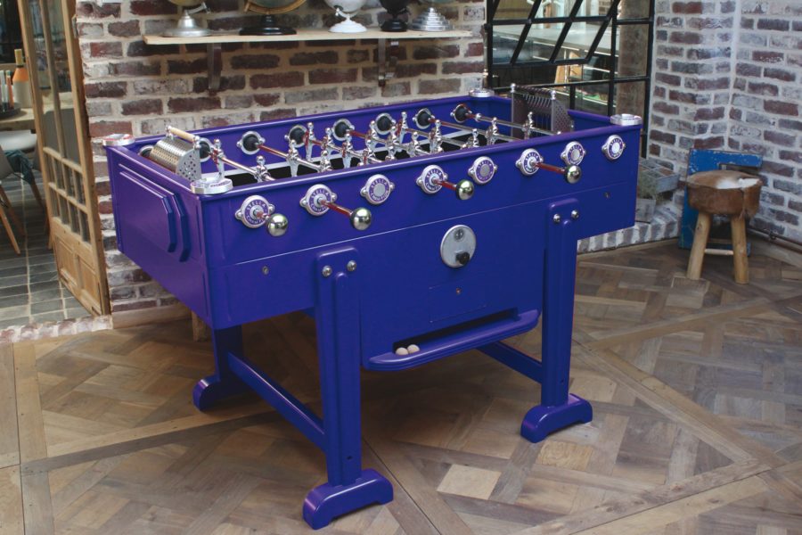 Chic et vintage, le baby foot New Rétro signé Debuchy By Toulet est idéal pour votre décoration intérieur.